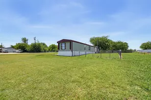 7305 Walden Dr, Joshua, TX 76058 - Photo 29