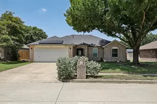 828 Pennsylvania Dr, Saginaw, TX 76131 - Photo 1