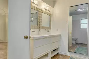 10207 Carry Back Cir, Dallas, TX 75229 - Photo 31