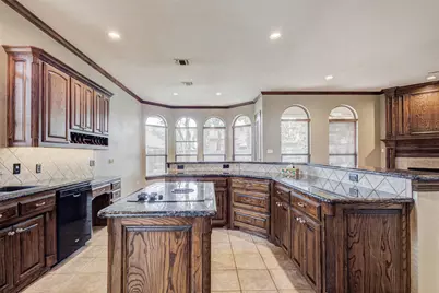 7921 Shady Oaks Drive, North Richland Hills, TX 76182 - Photo 33