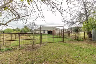 801 S Sutton St, Mabank, TX 75147 - Photo 13