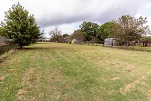 801 S Sutton St, Mabank, TX 75147 - Photo 21
