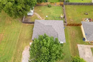807 Lee St, Tioga, TX 76271 - Photo 29
