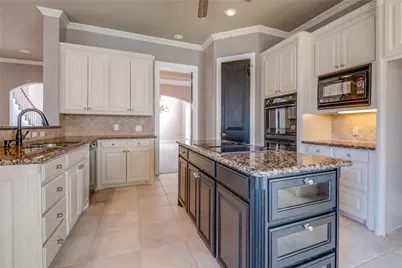801 Camelot Court, Highland Village, TX 75077 - Photo 17