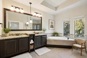 1017 Brook Hollow Dr, Euless, TX 76039 - Photo 11
