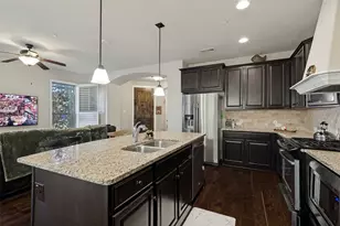 1017 Brook Hollow Dr, Euless, TX 76039 - Photo 5