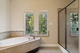 1017 Brook Hollow Dr, Euless, TX 76039 - Photo 11
