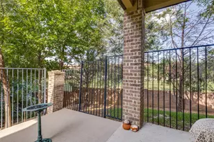 1017 Brook Hollow Dr, Euless, TX 76039 - Photo 17