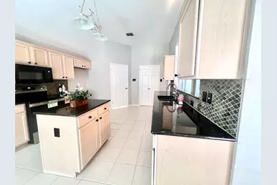 10718 Brandenberg Drive, Frisco, TX 75035 - Photo 11