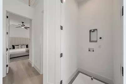 2523 Hondo Avenue #102, Dallas, TX 75219 - Photo 11