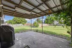 525 Alva Dr, Grand Prairie, TX 75052 - Photo 19