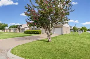525 Alva Dr, Grand Prairie, TX 75052 - Photo 3