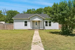 403 S 7th St, Sanger, TX 76266 - Photo 1