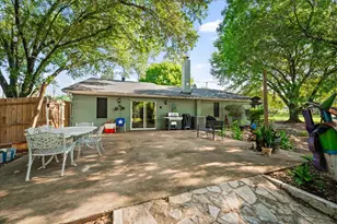 209 Live Oak Ln, Burleson, TX 76028 - Photo 17