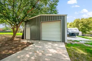 209 Live Oak Ln, Burleson, TX 76028 - Photo 29