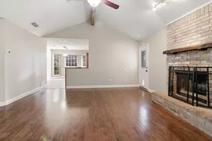 2502 Cranberry Ln, Euless, TX 76039 - Photo 5