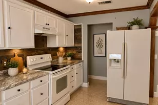 312 N Wood St, Cleburne, TX 76033 - Photo 9