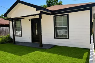 312 N Wood St, Cleburne, TX 76033 - Photo 3