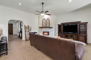 12374 Flowering Dr, Frisco, TX 75035 - Photo 11