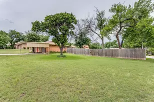 325 Walnut Ave, Azle, TX 76020 - Photo 3