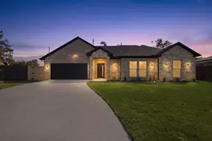 1038 Barton Ave, Glenn Heights, TX 75154 - Photo 1