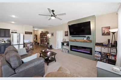 405 Willow Creek Drive, Glenn Heights, TX 75154 - Photo 7