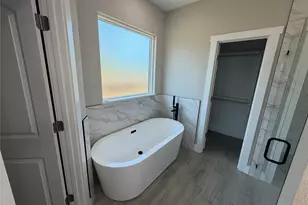3025 Red Oak Dr, Granbury, TX 76048 - Photo 9