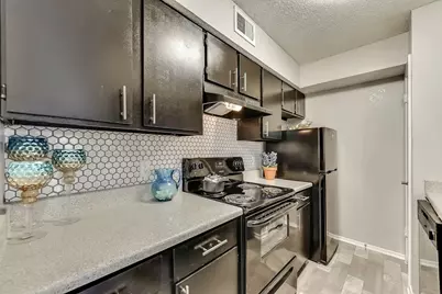 8081 Marvin D. Love Freeway #0602, Dallas, TX 75237 - Photo 5