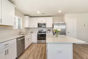 504 S Hopson St, Van Alstyne, TX 75495 - Photo 3