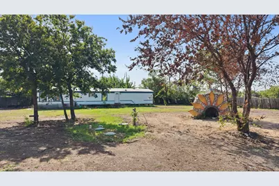 18069 Cindys Lane, Justin, TX 76247 - Photo 15