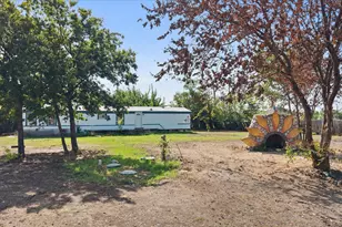 18069 Cindy's Ln, Justin, TX 76247 - Photo 15