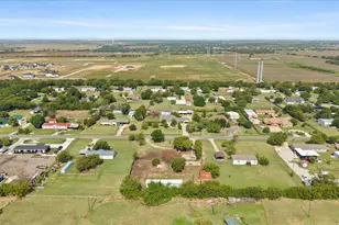 18069 Cindy's Ln, Justin, TX 76247 - Photo 13