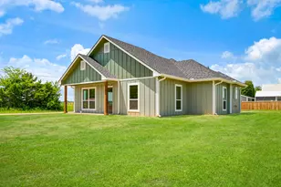 705 Daniel St, Blossom, TX 75416 - Photo 3