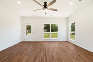 705 Daniel St, Blossom, TX 75416 - Photo 5