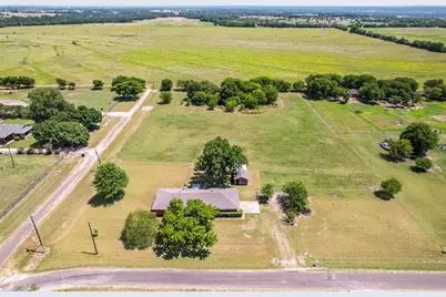 301 Vinyard Drive, Waxahachie, TX 75167 - Photo 1