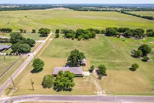 301 Vinyard Dr, Waxahachie, TX 75167 - Photo 1