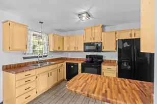 235 Hickory St, Blossom, TX 75416 - Photo 7