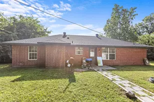 235 Hickory St, Blossom, TX 75416 - Photo 25