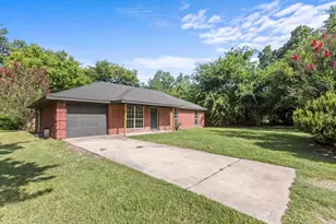 235 Hickory St, Blossom, TX 75416 - Photo 3