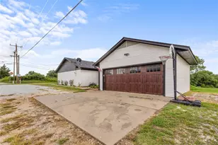 1939 E Texas St, Denison, TX 75021 - Photo 27