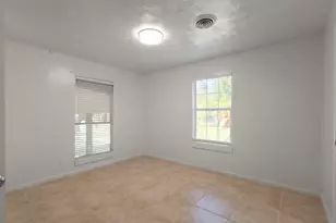 711 Hilltop Dr, Irving, TX 75060 - Photo 23