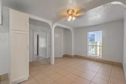 711 Hilltop Drive, Irving, TX 75060 - Photo 11