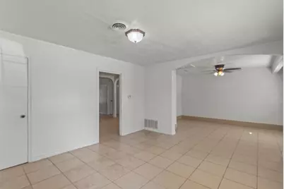 711 Hilltop Drive, Irving, TX 75060 - Photo 5