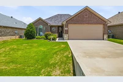 3209 Main Street, Granbury, TX 76049 - Photo 1
