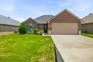 3209 Main St, Granbury, TX 76049 - Photo 1