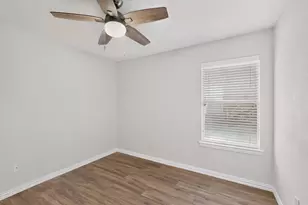1320 Clearwater Dr, Grand Prairie, TX 75052 - Photo 23