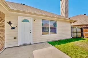 1320 Clearwater Dr, Grand Prairie, TX 75052 - Photo 33
