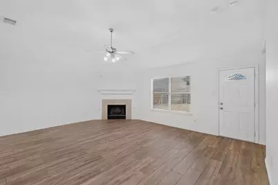 1320 Clearwater Drive, Grand Prairie, TX 75052 - Photo 7