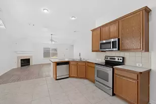 1320 Clearwater Dr, Grand Prairie, TX 75052 - Photo 13