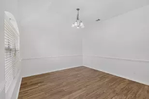 1320 Clearwater Dr, Grand Prairie, TX 75052 - Photo 5